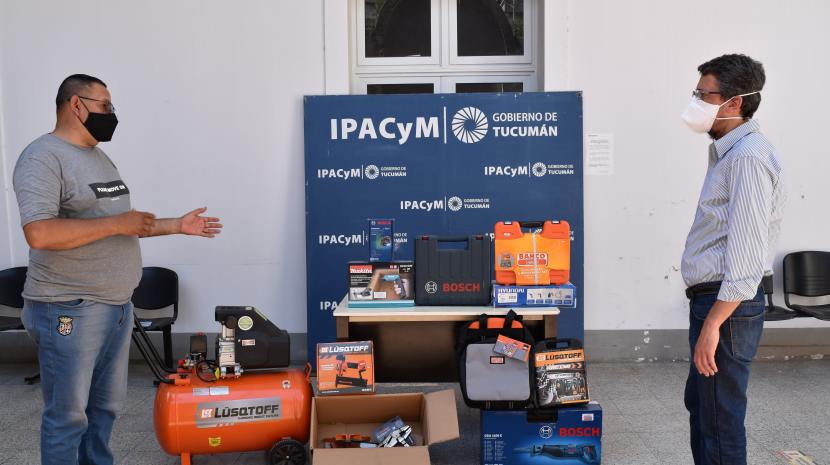 Cada vez más cooperativas se reactivan con la entrega de herramientas