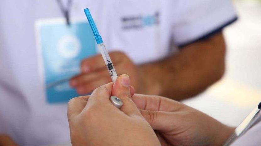 Docentes y no docentes podrán recibir la vacuna contra el Covid-19