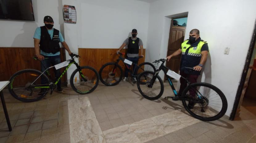 Recuperaron tres bicicletas robadas tras romper una vidriera