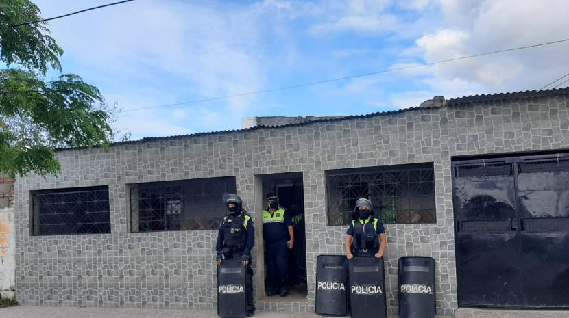 Allanan domicilios de un grupo de mecheras