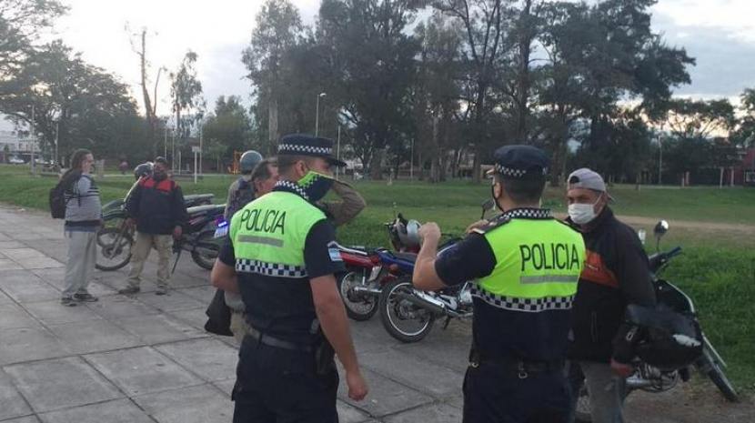 La Policía intervino en reuniones sociales en la Capital y el interior el fin de semana