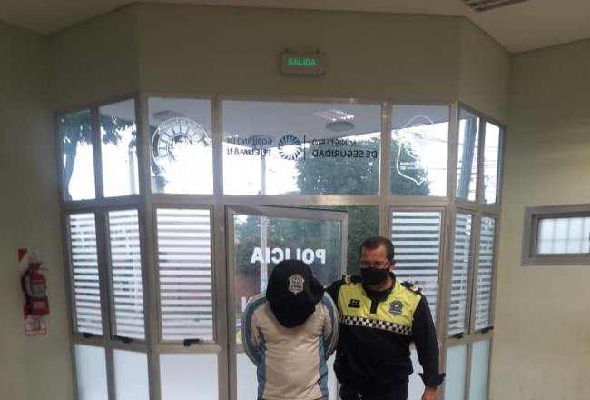 Atrapan a "Bumbuna" por robarle a una familia, integrada por dos mujeres y un niño de 2 años.