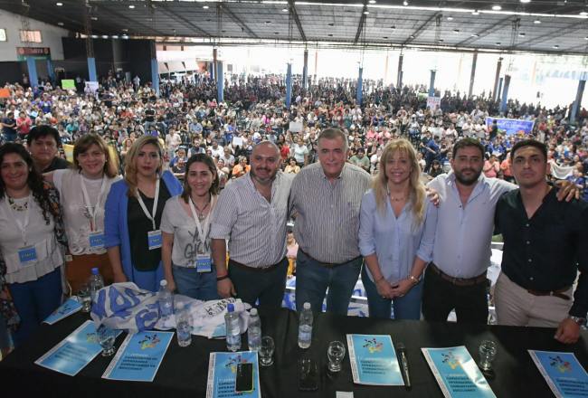 Miles de operadores comunitarios participan en la 1ª Jornada de Capacitación  en Adicciones - Comunicación Tucumán