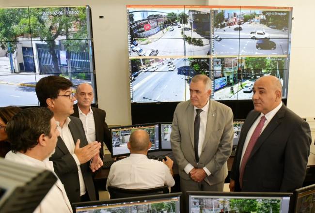 Jaldo y Manzur visitaron el nuevo Centro de Visualización y Monitoreo del 911