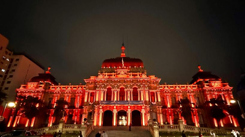 La Casa de Gobierno se iluminó de naranja por el Día Mundial de la Esclerosis Múltiple