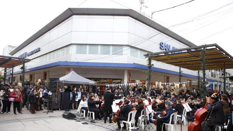 Coros y orquestas educativas celebraron el Día de la Bandera en la peatonal