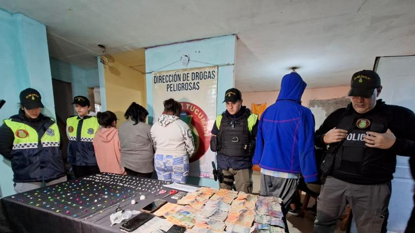 Desbaratan un punto de venta de drogas y secuestran cocaína, dinero y otros elementos