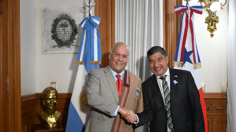 Acevedo recibió al embajador panameño Juan Luis Correa Esquivel