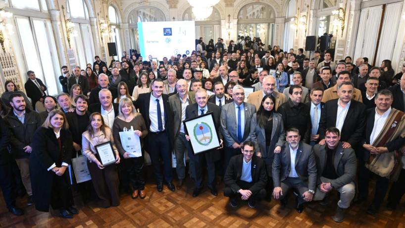 Jaldo encabezó la entrega de certificaciones de Marca Tucumán