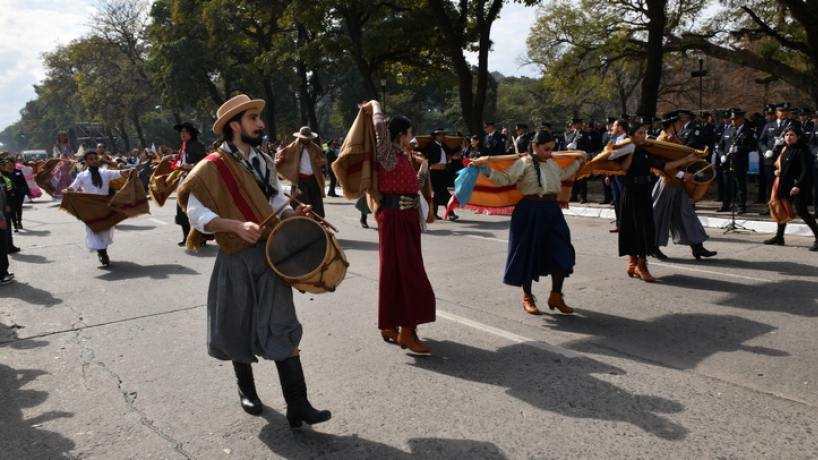 Producción coordinó la organización del desfile de gauchos para el 9 de Julio