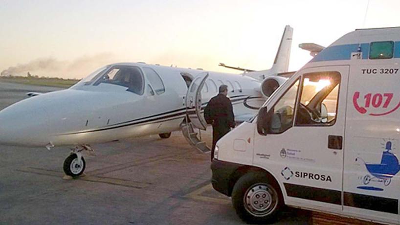 El avión sanitario concretó un nuevo traslado de pacientes pediátricos a Tucumán