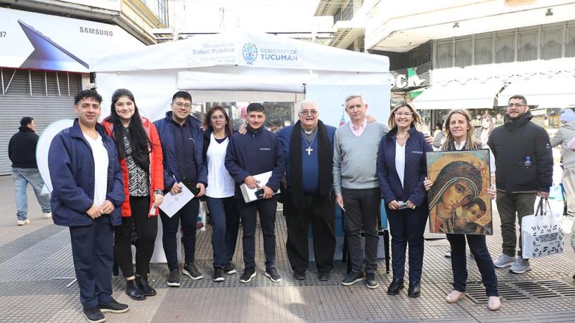Se realizó una importante jornada de vacunación en la peatonal de Mendoza y Muñecas