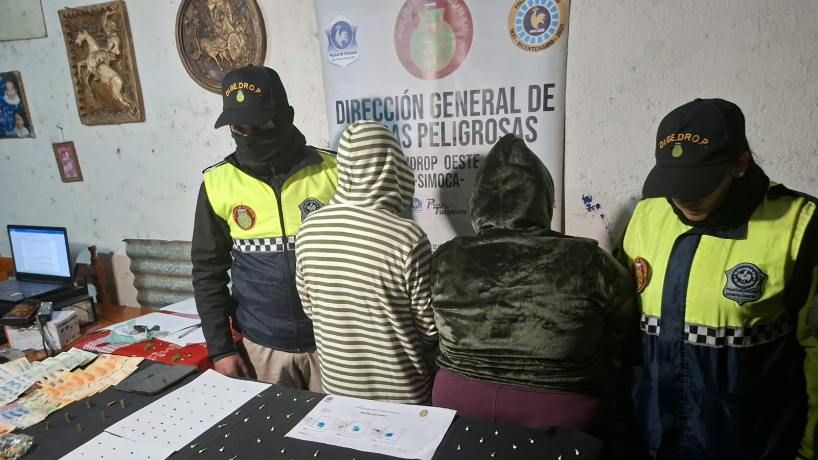 Allanan tres domicilios por venta de drogas en Famaillá