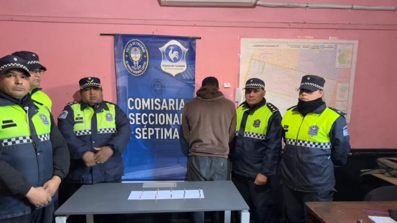 Aprehenden a un hombre tras amenazar a su pareja y golpear al hijo de la mujer