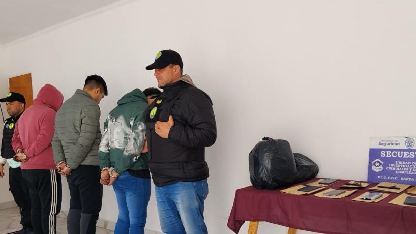 Aprehenden a tres acusados de pertenecer a una banda que robaba vehículos