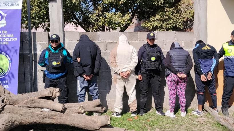 Aprehenden a cuatro personas y secuestran un arma de fuego