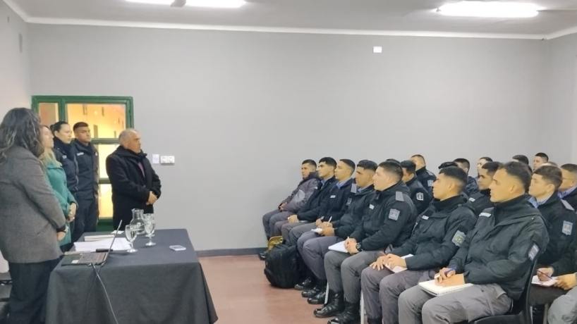 Capacitan al personal del servicio penitenciario en salud mental