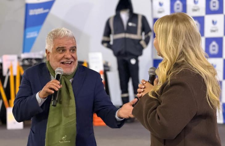 Entrega de uniformes a Tránsito