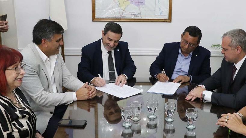 Salud e Interior firman convenio para la construcción de una policlínica en Cebil Redondo