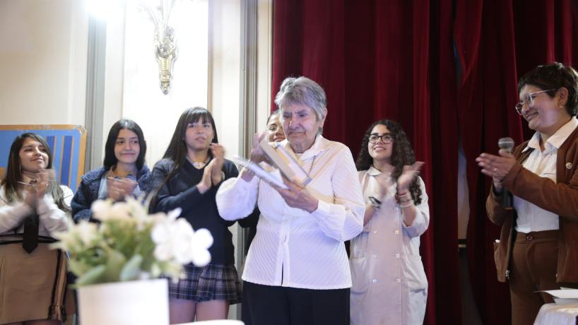 Alumnos participaron de un conversatorio con la historiadora Lucía Mercado