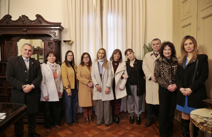 Reunión entre la ministra de Educación y jueces de menores