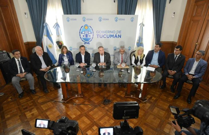 Conferencia de prensa en la Casa de Gobierno de Tucumán