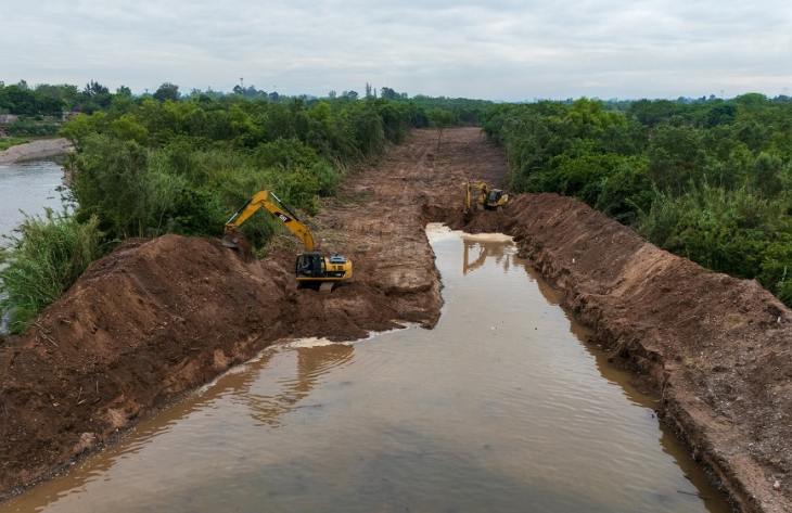 Obras de encauzamiento del río Salí en Los Vallistos