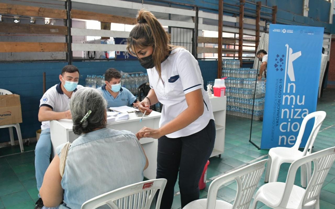 Continúa la entrega de Boletos a jubilados Continúa la entrega de Boletos a jubilados