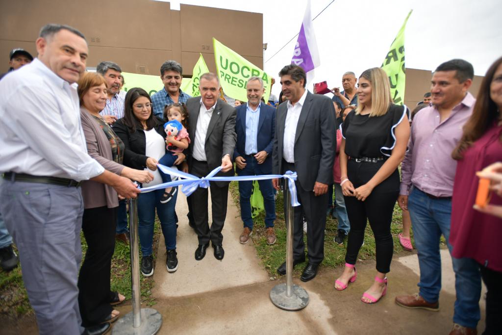 El Gobernador entregó 67 viviendas en Villa Carmela El Gobernador entregó 67 viviendas en Villa Carmela