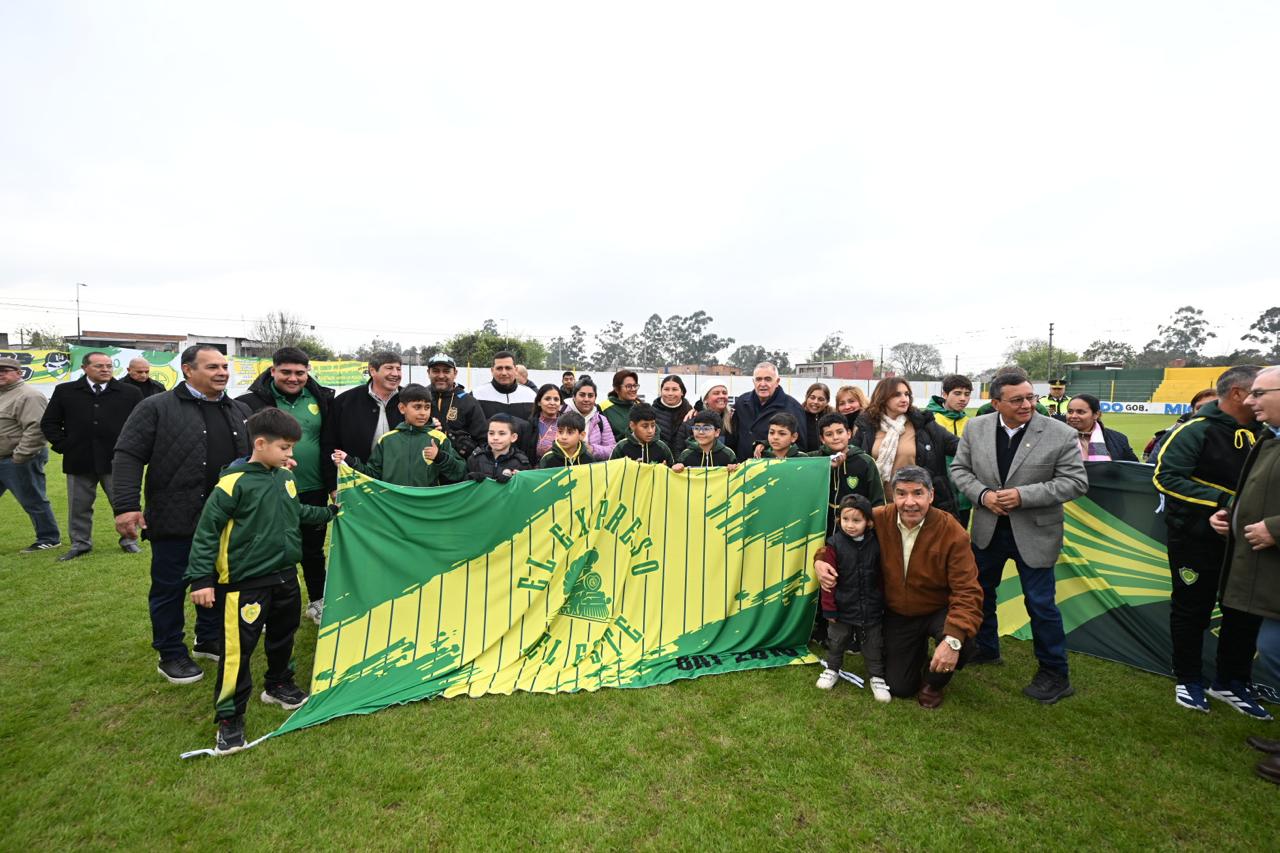 Jaldo junto a deportistas