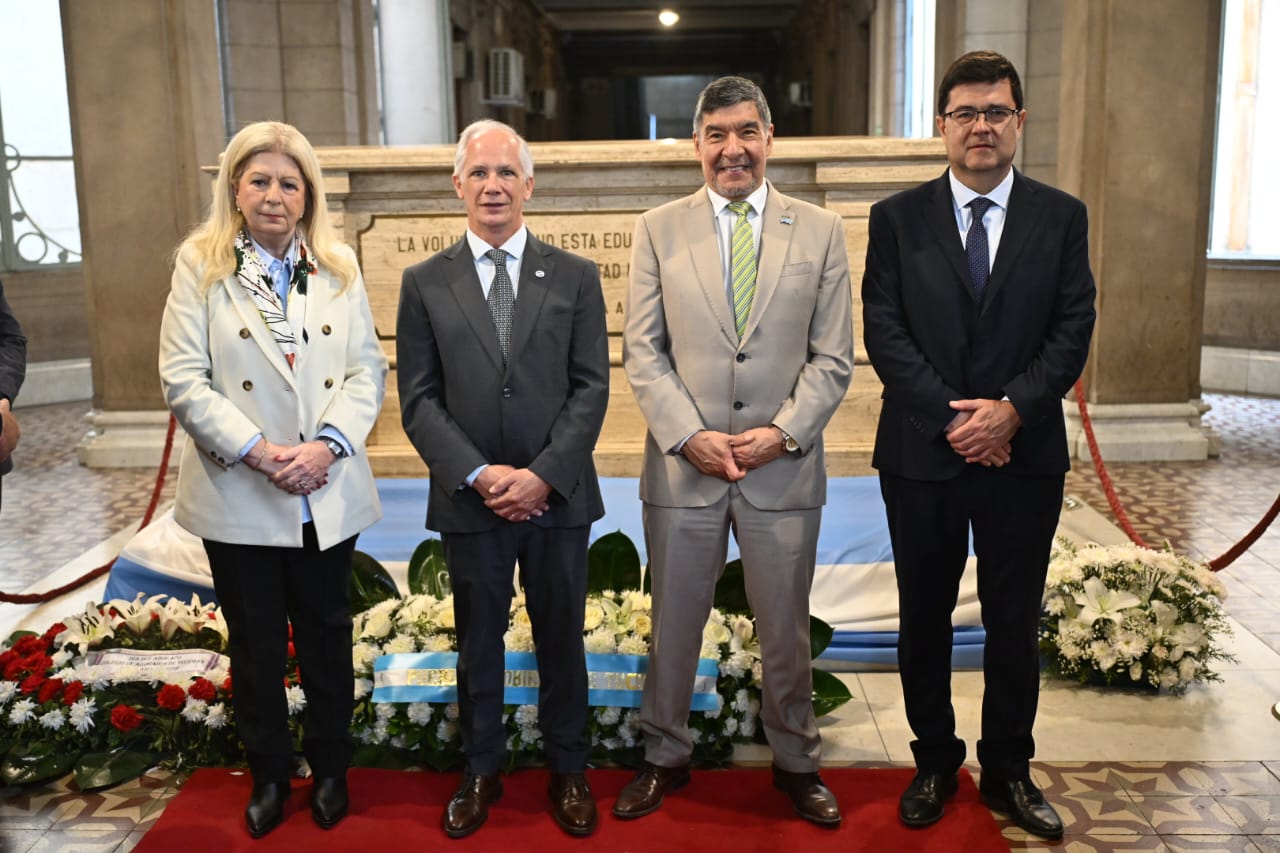 Tucumán homenajeó a Juan Bautista Alberdi y conmemoró los 100 años del Colegio de Abogados