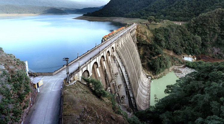 Embalse Escaba: restringen las actividades por floración masiva de algas
