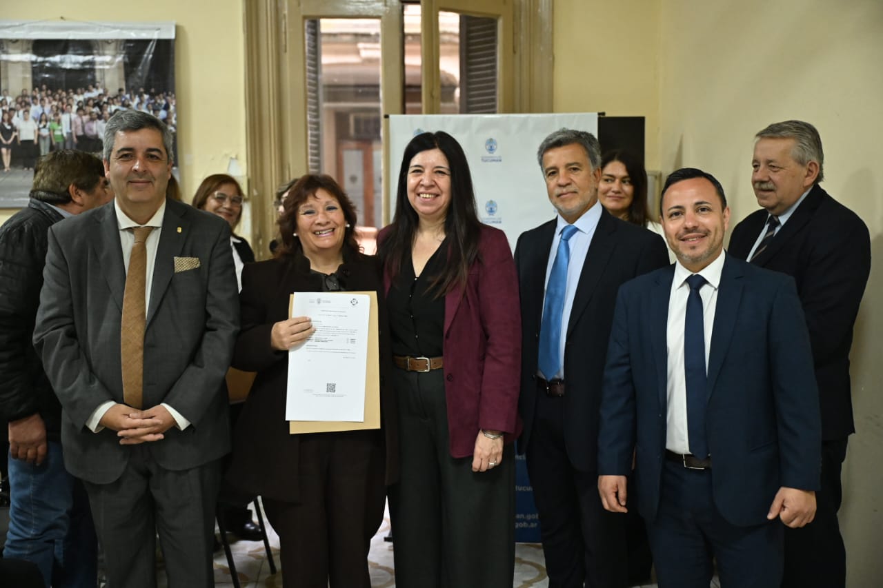 Entrega de personerías jurídicas en Tucumán